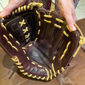 MIZUNO BASEBALL GLOVE
